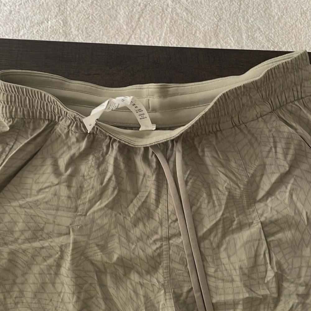 Lightweight Mid Rise Short 3.5 - Picture 3 of 4